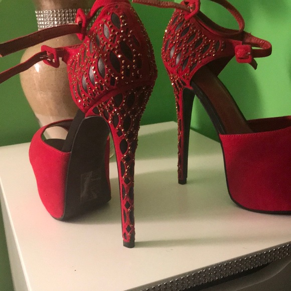 Red Pumps*****SOLD SOLD SOLD**** - Picture 2 of 3